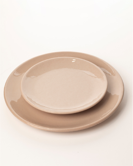 بشقاب و پیش دستی