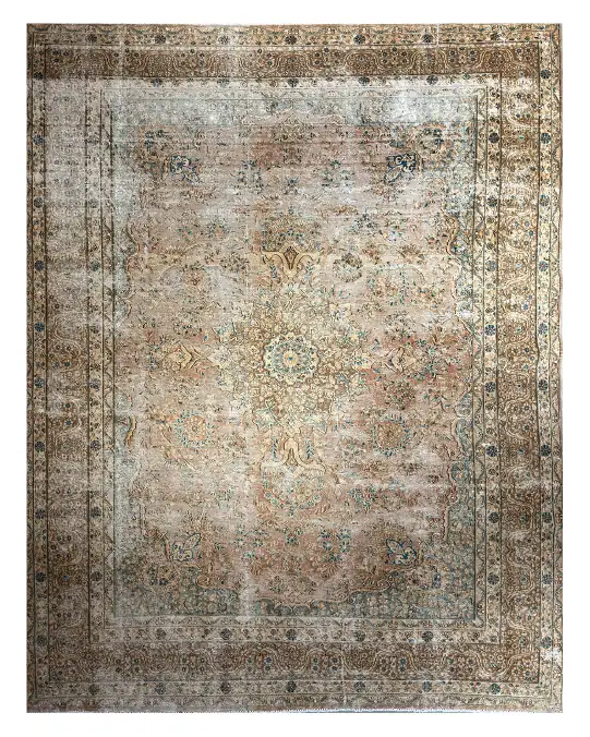 سجادة كريمية عتيقة