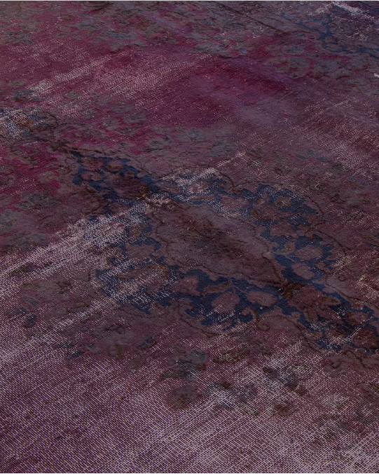 Alfombra antigua vintage morada